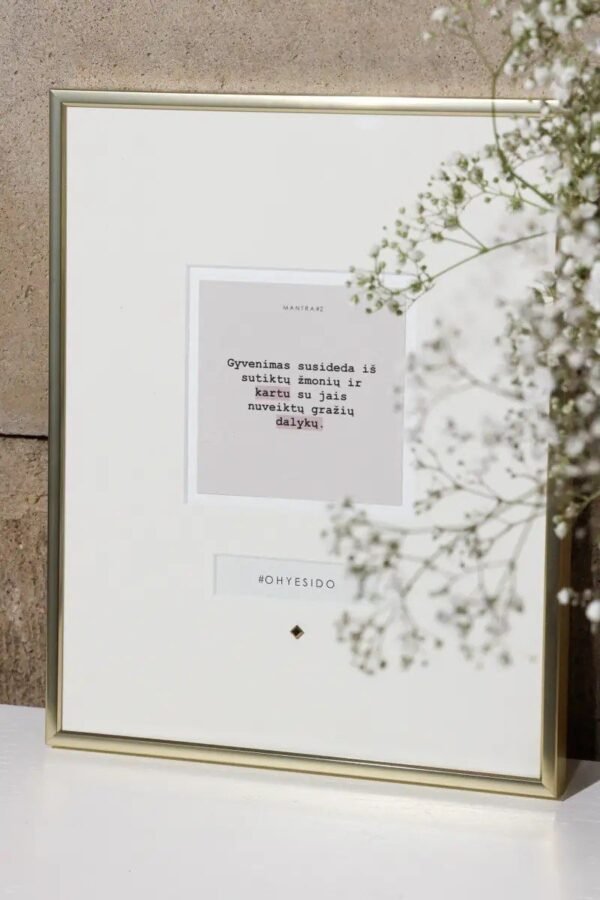 Rėmas su įkvepiančiu tekstu „PRASMĖ“