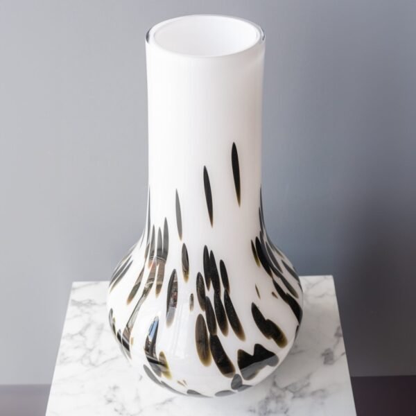 Vaza "Kontrastų žaismas"