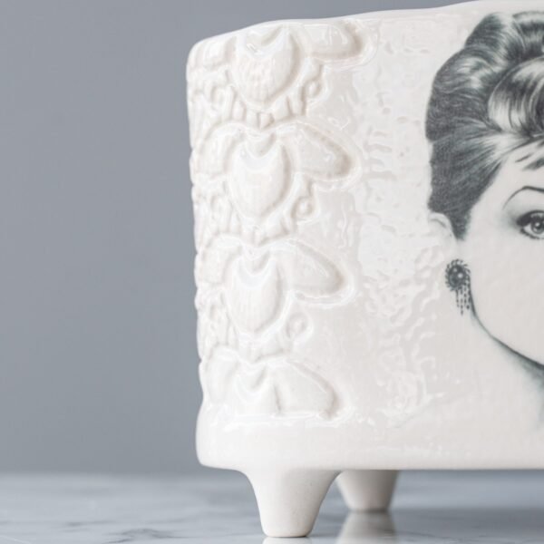 Redos keramikos rankų darbo saldaininė "Moteris"