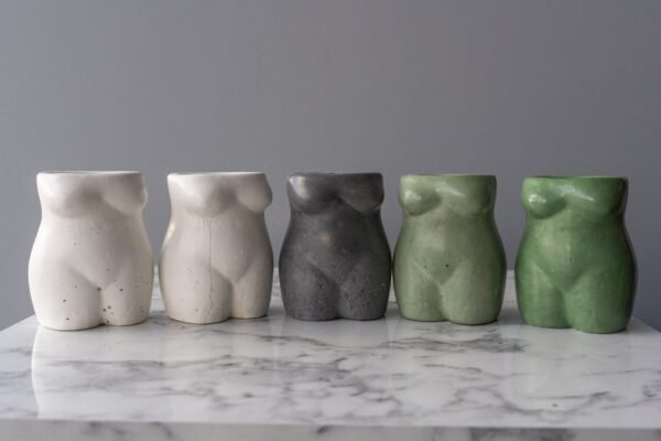 DSC04977-scaled-1.jpg Rankų darbo betoninė vaza "Moters siluetas"