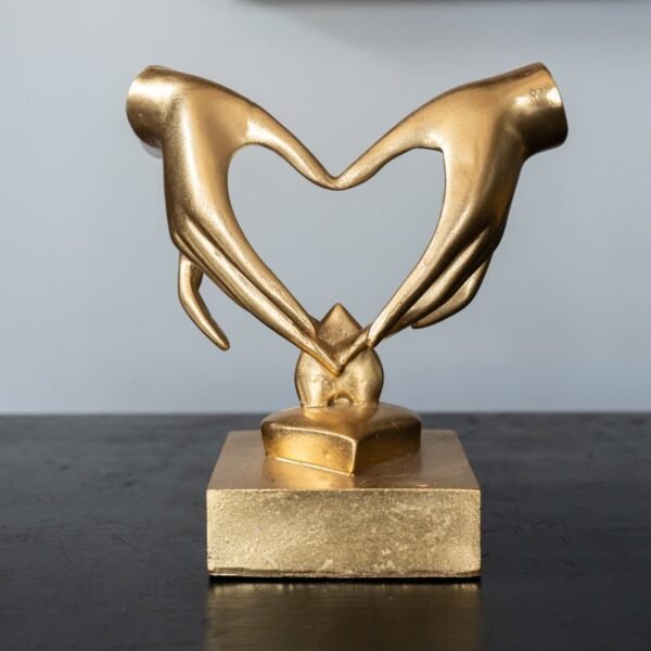 Statula "Meilės rankos"