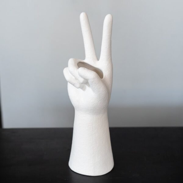 Balta vaza "Pergalės ranka"