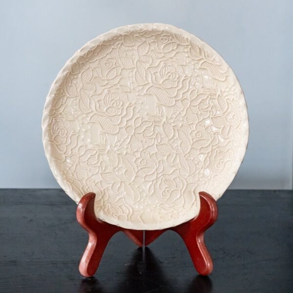 Rankų darbo lėkštė "Rožių raštas"