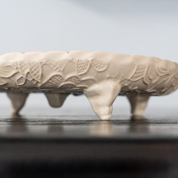 Rankų darbo lėkštė "Rožių raštas"