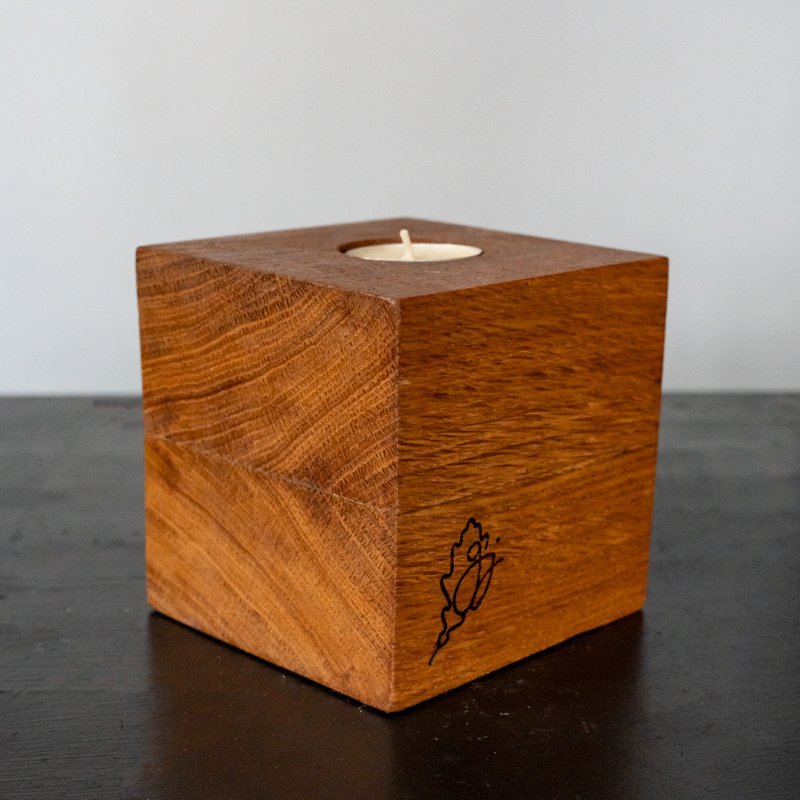 Giedriaus Juodžio ąžuolinis žvakidės kubas