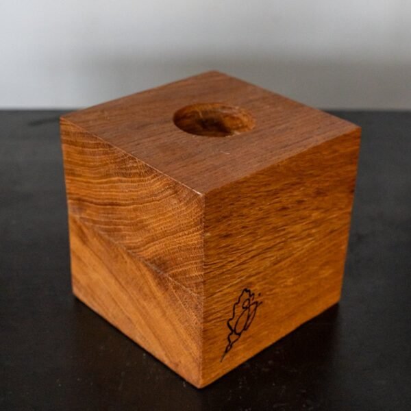 Giedriaus Juodžio ąžuolinis žvakidės kubas