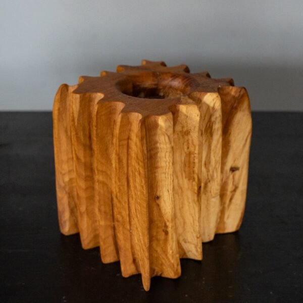 Giedriaus Juodžio žvakidė "Ąžuolo banga"