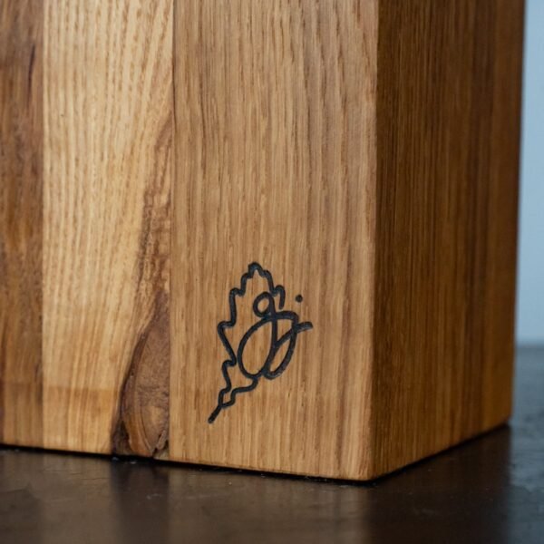 Giedriaus Juodžio ąžuolinė vaza "Kubas"