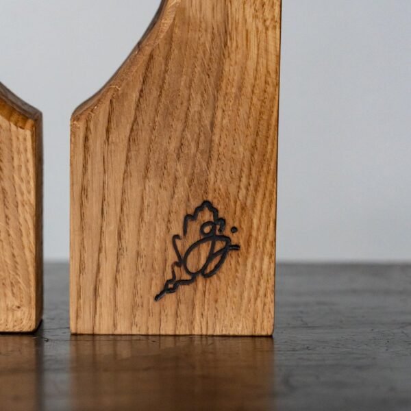 Giedriaus Juodžio ąžuolinė žvakidė iš dviejų dalių "Širdis"