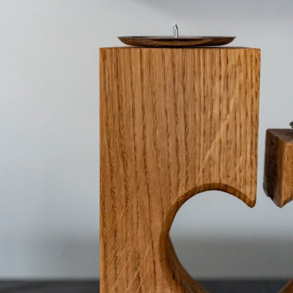Giedriaus Juodžio ąžuolinė žvakidė iš dviejų dalių "Širdis"