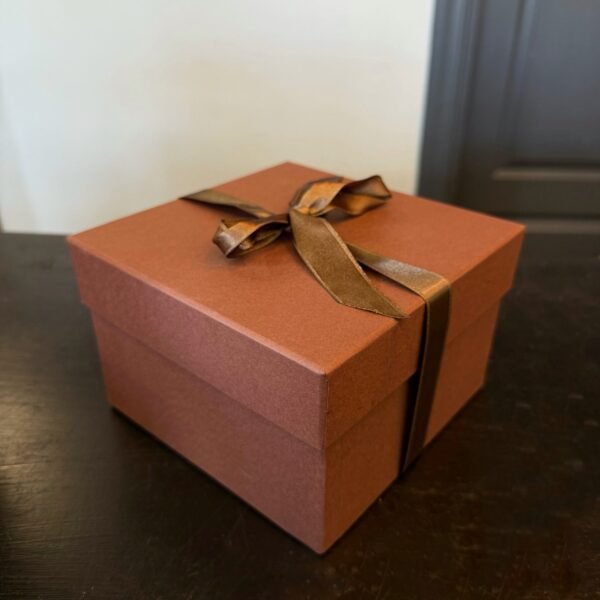 Dovana Mamai - žvakė porcelianiniame puoduke ir lėkštutė