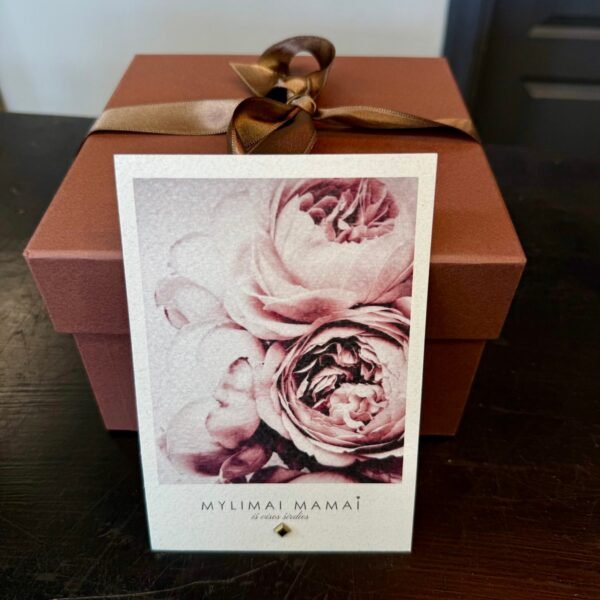 Dovana Mamai - žvakė porcelianiniame puoduke ir lėkštutė