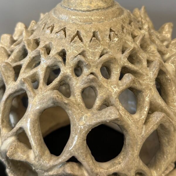 Rankų darbo keraminė žvakidė „Karūna“