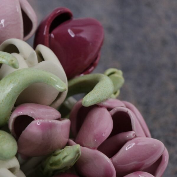 Keraminė gėlių puokštė inde