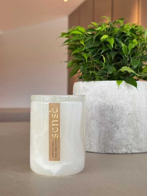 Balto onikso žvakidė su žvake