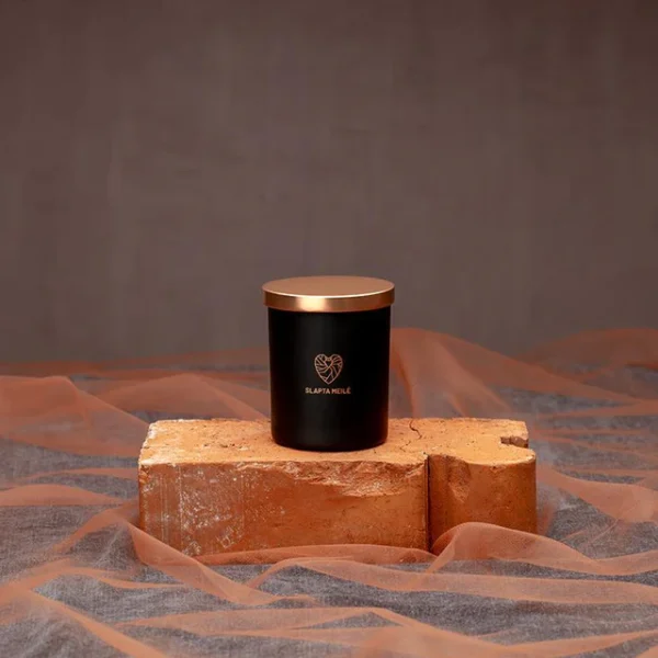 SM5460-Edit.webp Sojų vaško žvakė indelyje "Slapta meilė"