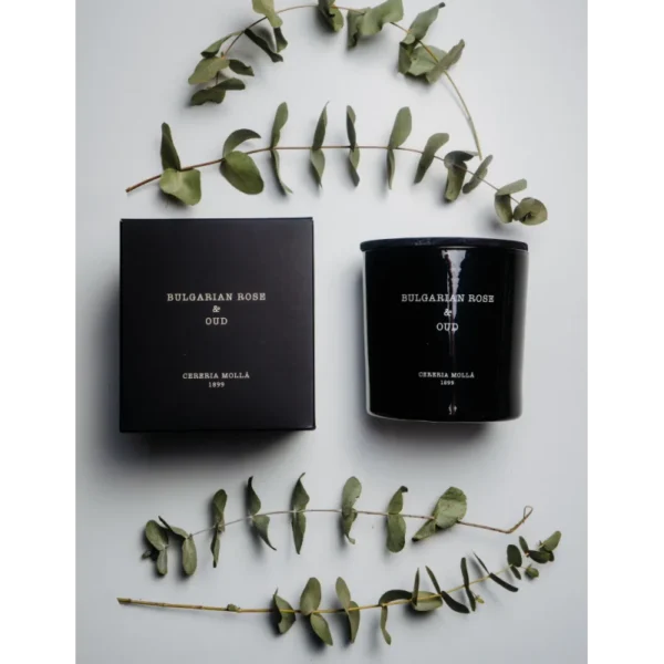 cereria-molla-zvake-bulgarian-rose-oud-230g-50val-degimo.webp Žvakė „Bulgarian rose & oud“ 230g