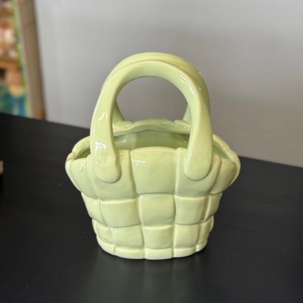 Keraminė dekoratyvinė rankinės formos vaza – šviesiai žalia