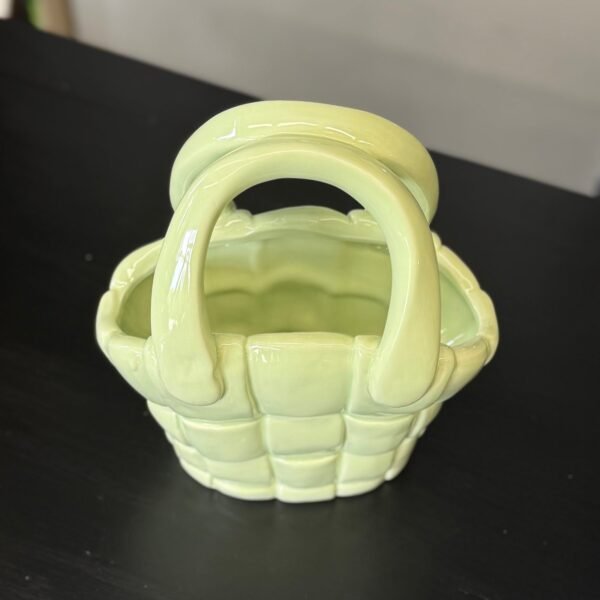 Keraminė dekoratyvinė rankinės formos vaza – šviesiai žalia