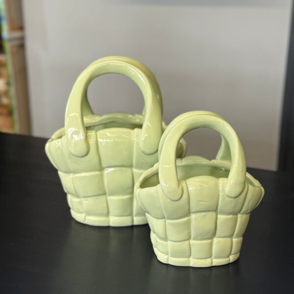 Keraminė dekoratyvinė rankinės formos vaza – šviesiai žalia