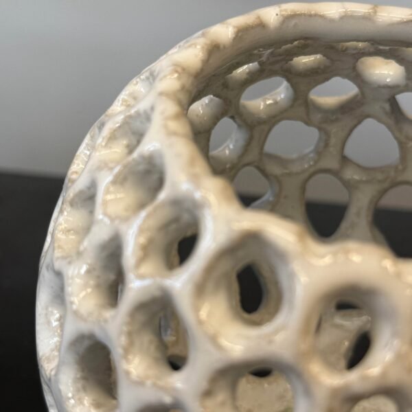 Rankų darbo keraminė žvakidė „Šviesos koralas“