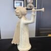"Muzikuojantis angelas" - keramika su mediniu akcentu