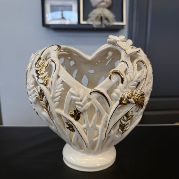 "Šeimos židinys su drugeliu" - keramikinė žvakidė