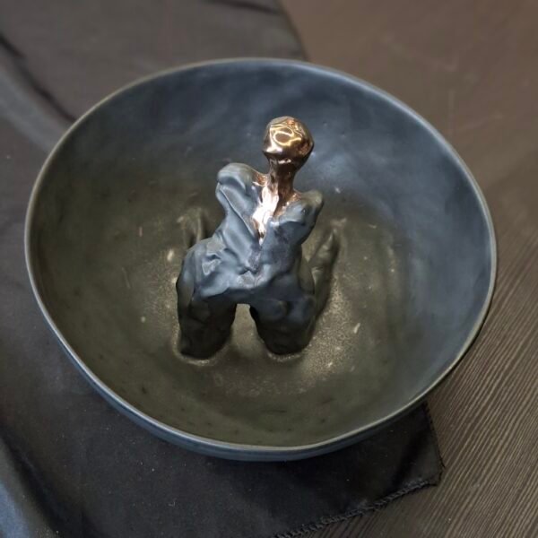 Skulptūrinis dubuo „Išsilaisvinimas“